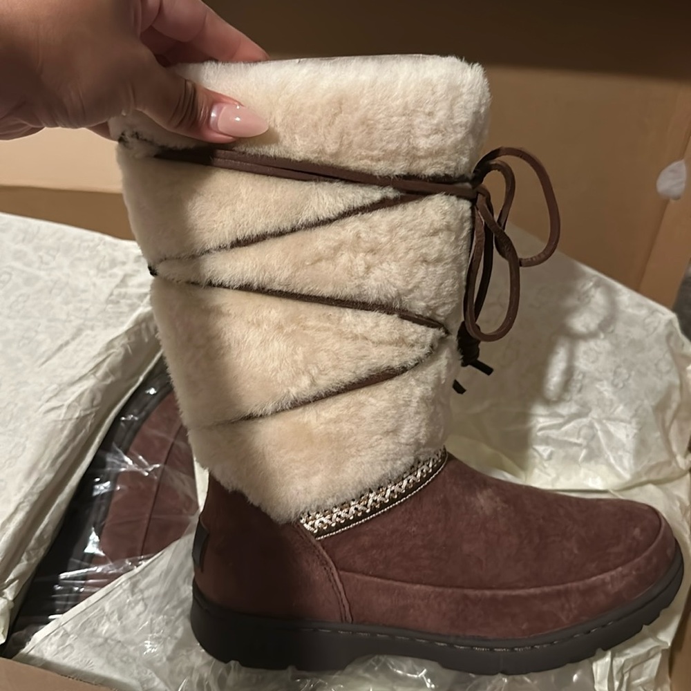 UGG SNOW BOOTS